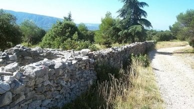 Francia, il Muro contro la peste: un monumento al lockdown di 300 anni fa