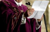 L'allarme dei vescovi: Paese da ricostruire. E adesso c'è chi invoca le larghe intese