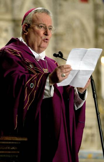 L'allarme dei vescovi: Paese da ricostruire. E adesso c'è chi invoca le larghe intese