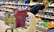 Giù le vendite a novembre, tengono solo alimentari e beni tecnologici