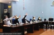 Saluti romani in consiglio comunale a Cogoleto
