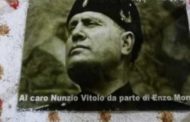 Napoli, festa con torta di Mussolini nella sede della quarta municipalità. Il festeggiato: 
