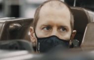 Formula 1, Vettel quasi calvo in Aston Martin: il nuovo look diventa virale