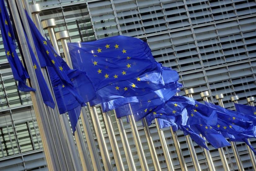 L'Ue annuncia 3 miliardi di dosi, ma sono soltanto 2