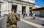 Il senzatetto si dà fuoco col liquido infiammabile: choc vicino alla stazione