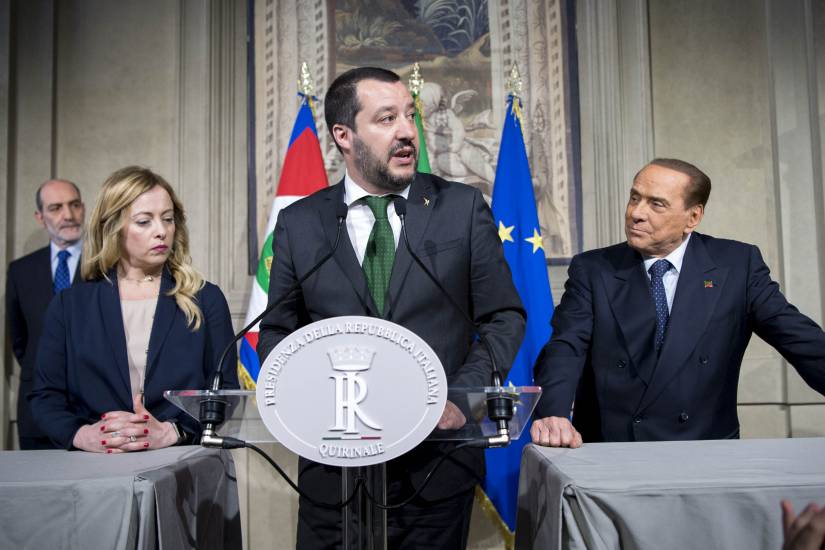 Il centrodestra vola nei sondaggi. E gli italiani guardano a Draghi