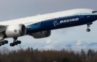 La crisi dei voli e i ritardi sul 777X pesano sui conti Boeing: perde 11,9 miliardi