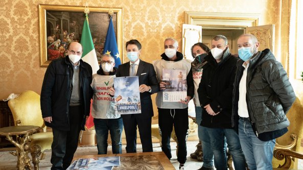 Operai Whirlpool a Conte: “Il Paese non dipenda da giochi di palazzo”