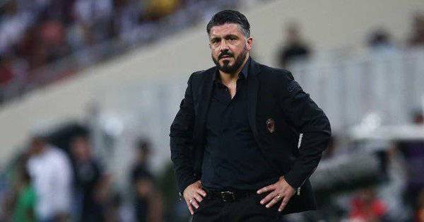 Napoli rialza la testa, Spezia liquidato col brivido finale