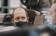 Sebastian Vettel ha perso la Ferrari e anche i capelli