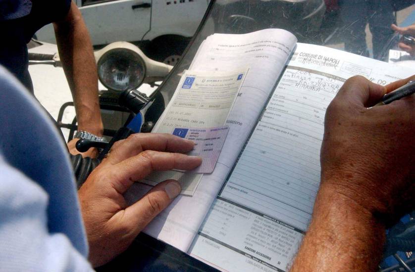 Ti è scaduta la patente? Puoi ancora guidare: ecco fino a quando
