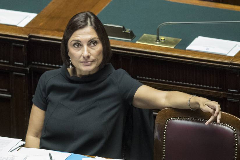 La Morani fa il referendum sulla sua pettinatura