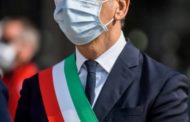 Il Comune vieta il fumo ma non lo dice