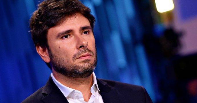 I 5S ora riaprono a Renzi. L'ira di Dibba: 