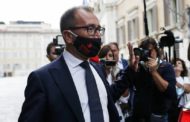 Bonafede annacqua la relazione ma i grillini sono pronti a sacrificarlo