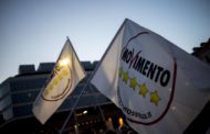 Tutto pur di non tornar al voto: i 5S pronti a piegarsi a Renzi