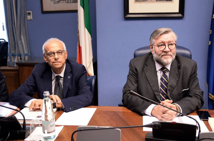 Ora i servizi convocano Renzi: cala la mannaia del Russiagate