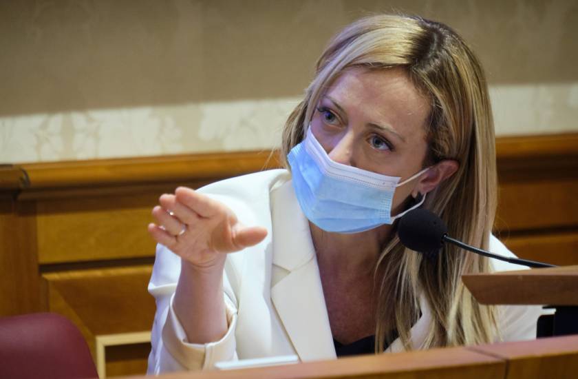 La Meloni asfalta Conte: 