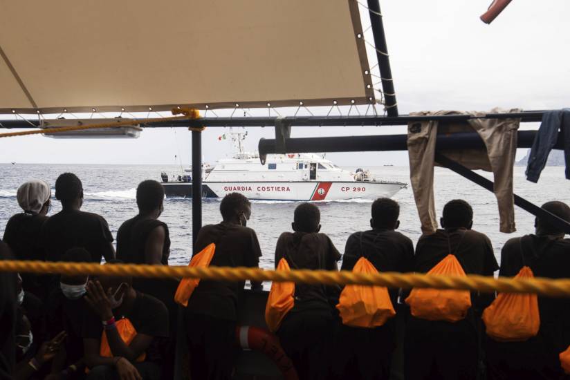 Il reddito di cittadinanza 5s? Lo intascano migranti spariti