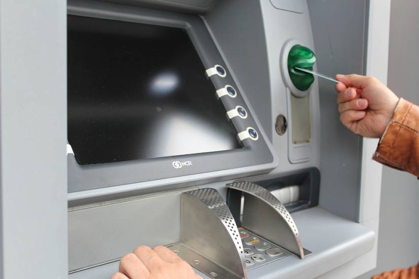 Attenti ai prelievi al bancomat ​Perché può scattare la batosta