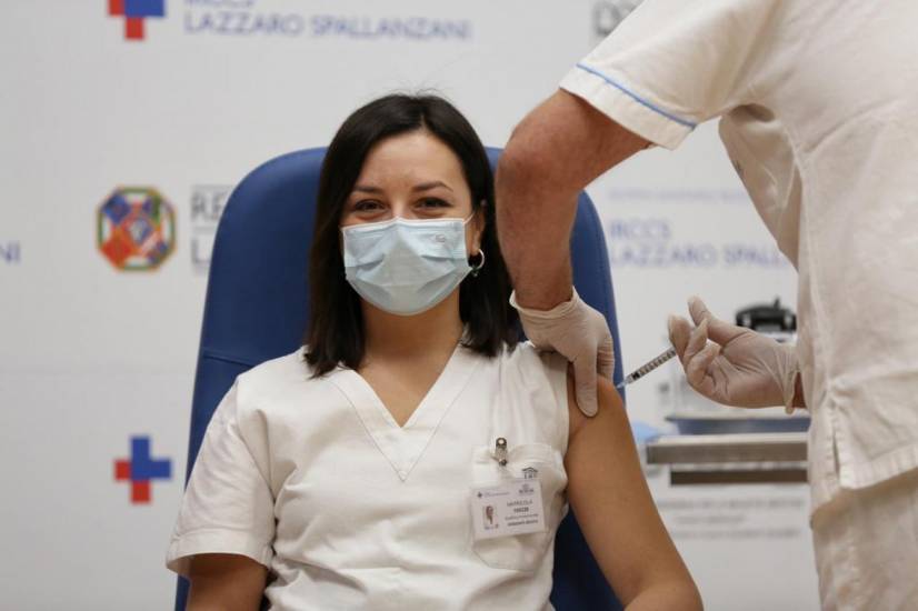 Vaccini, piano (flop) di Arcuri: ecco tutti i ritardi e gli errori