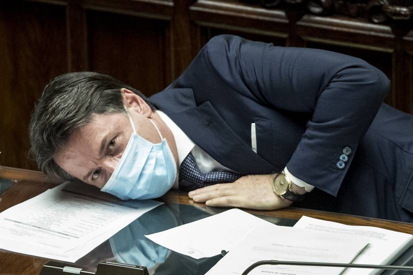 Conte stretto all'angolo. 