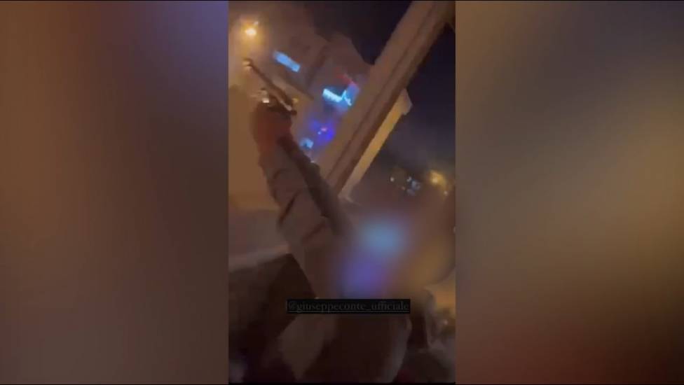 Capodanno, bimbo impugna una pistola e festeggia sparando