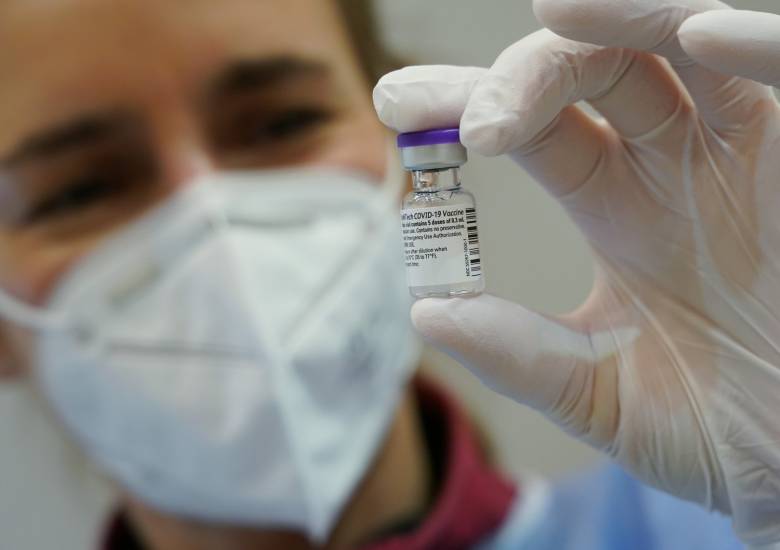 Pfizer taglia altre 240mila dosi, ecco la clausola che la inchioda