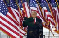 Trump bloccato dai social: l'Europa contro le decisioni di Twitter e Facebook