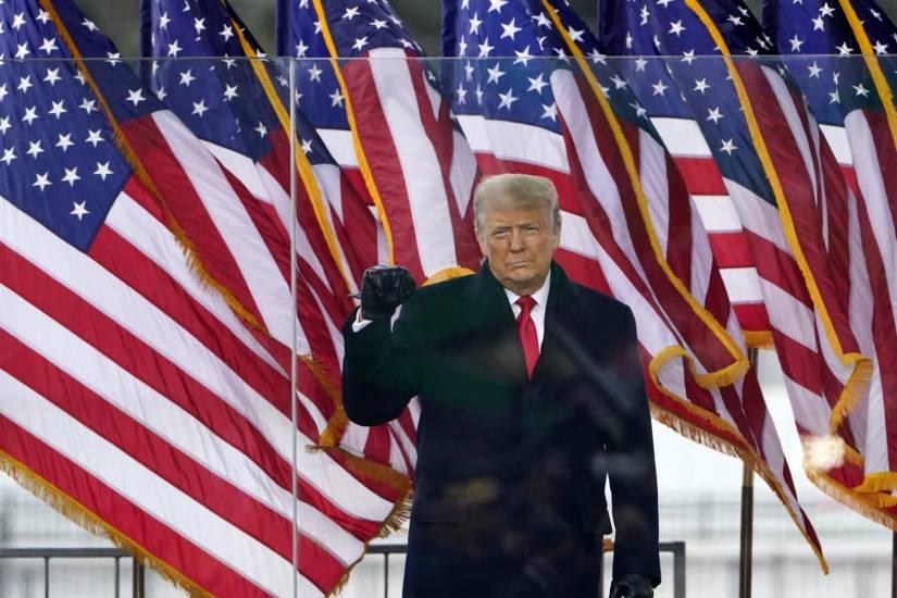 Trump bloccato dai social: l'Europa contro le decisioni di Twitter e Facebook