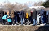 C'è la ressa al funerale sinti ma il corteo non viene fermato
