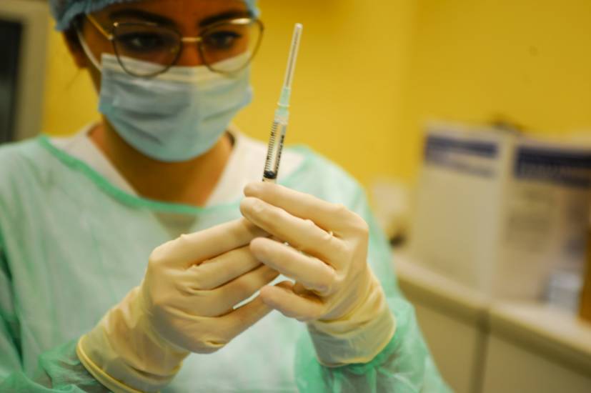 Vaccini, adesso tocca agli over 80