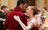 La regina afroamericana e gli omosessuali: pure Bridgerton si piega al politicamente corretto