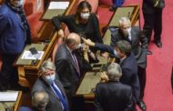 Lo spiraglio, poi il gelo dei renziani: 