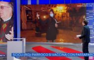 L'invitata fa il dito medio. Imbarazzo a La Vita in Diretta