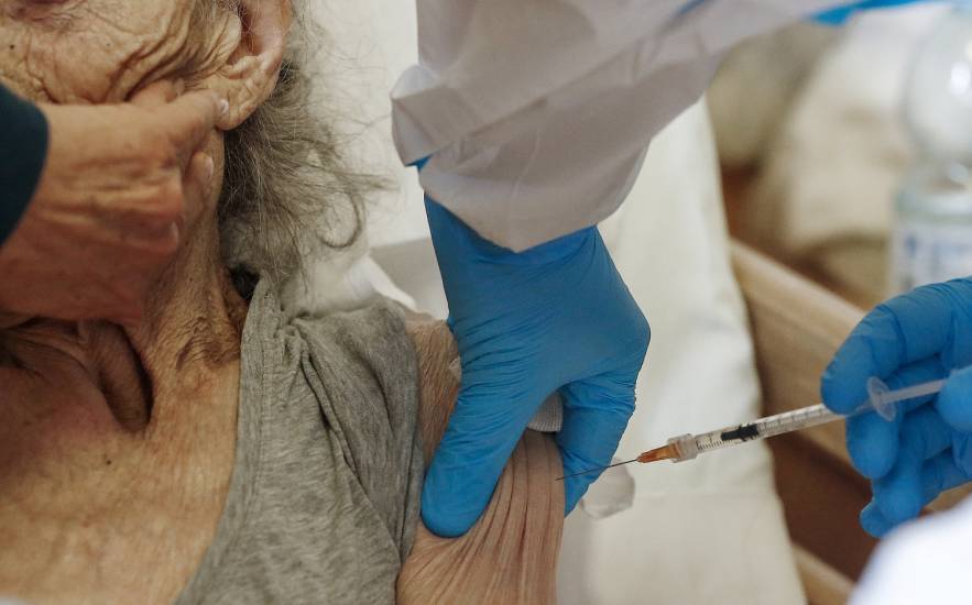 Over 80, il rebus delle prenotazioni: boom di chiamate ma il sito ancora non c'è