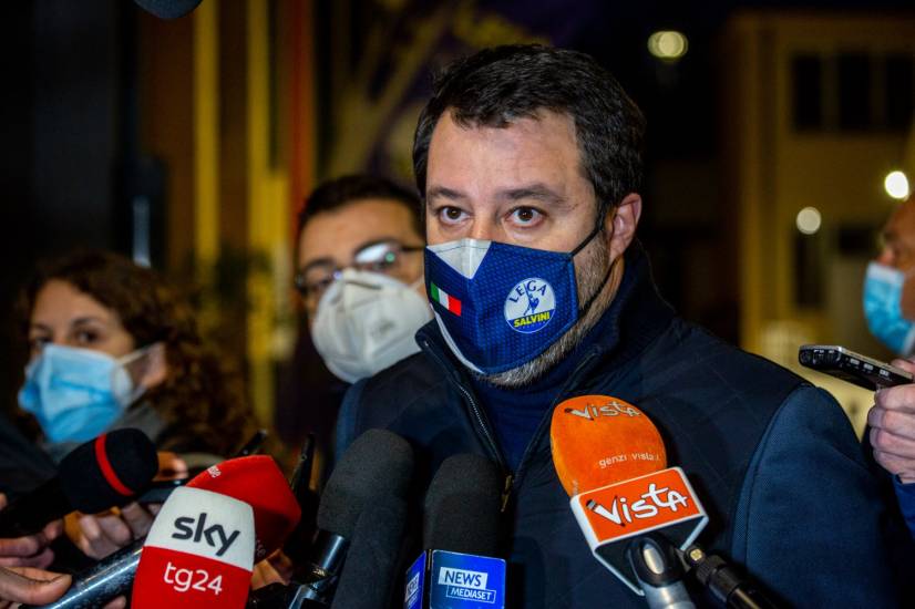 Salvini alla sbarra per Carola E lui la sfida: 