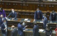 “Ci farà tornare”, “Matteo no...” La guerra segreta Renzi-Conte