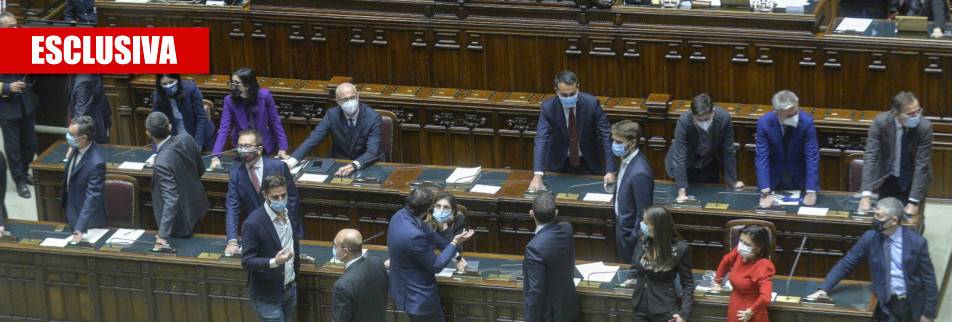 “Ci farà tornare”, “Matteo no...” La guerra segreta Renzi-Conte