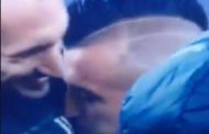 Bufera su Vidal: bacia lo stemma della Juventus. Ma poi porta in vantaggio l'Inter