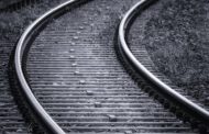 Russia, treno trincia le gambe a un ragazzo che stava tentando il 