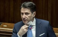 Ieri alla Camera oggi al Senato. Ma Conte si è corretto 8 volte