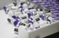 La causa a Pfizer per sequestrare le dosi pattuite. Mistero sul contratto