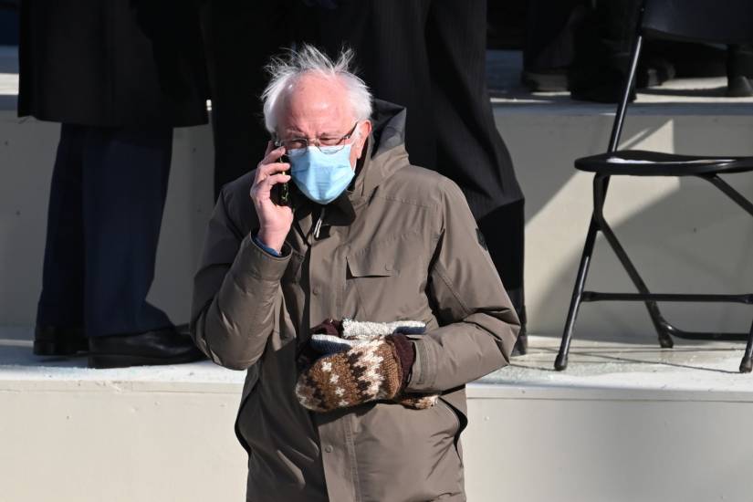 Ma che belli i guanti di Bernie Sanders