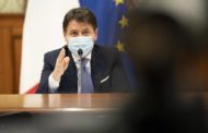 Mollato da tutti, il Conte bis finisce qui. Ora rischia di sparire anche se si dimette