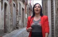 La folle difesa della cantante: 