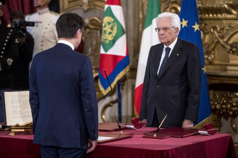 Lo strappo poi la tensione: domani il faccia a faccia Conte-Mattarella