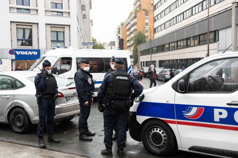 Francia, balli a ritmo di Macarena e zero regole anti Covid: delirio in commissariato
