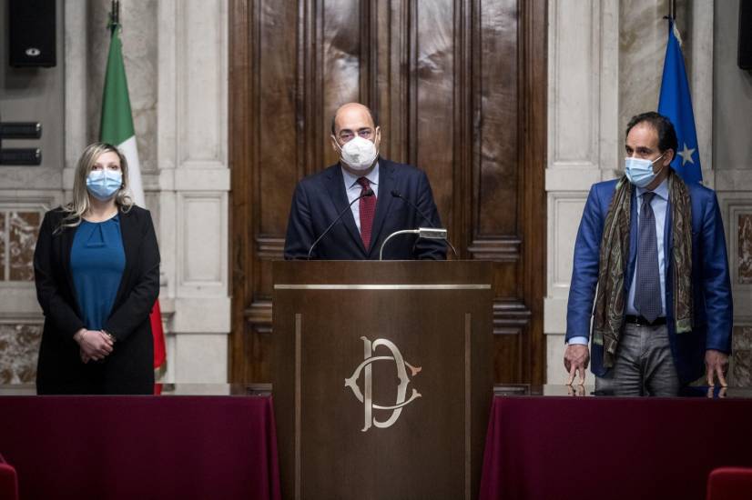Grillini e Pd blindano Conte. Ma Renzi: 