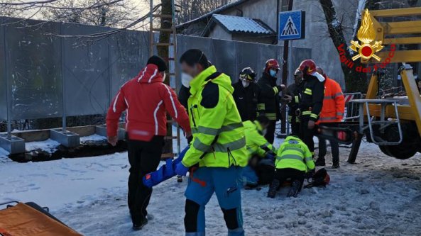 Abbadia San Salvatore (Siena): cade in una voragine nella strada e sprofonda per 7 metri